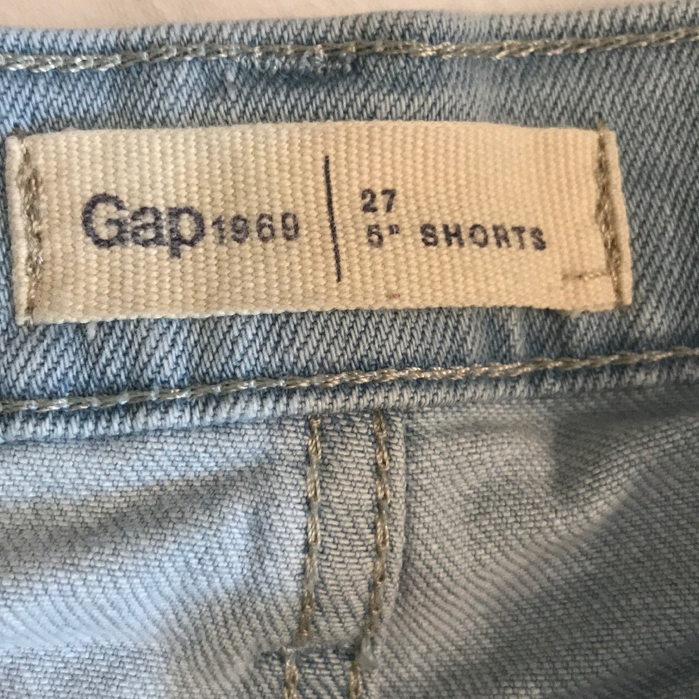 Gap Shorts - Picture 4 of 5